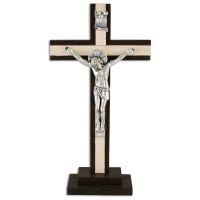 Stehkruzifix aus Holz hell und dunkel